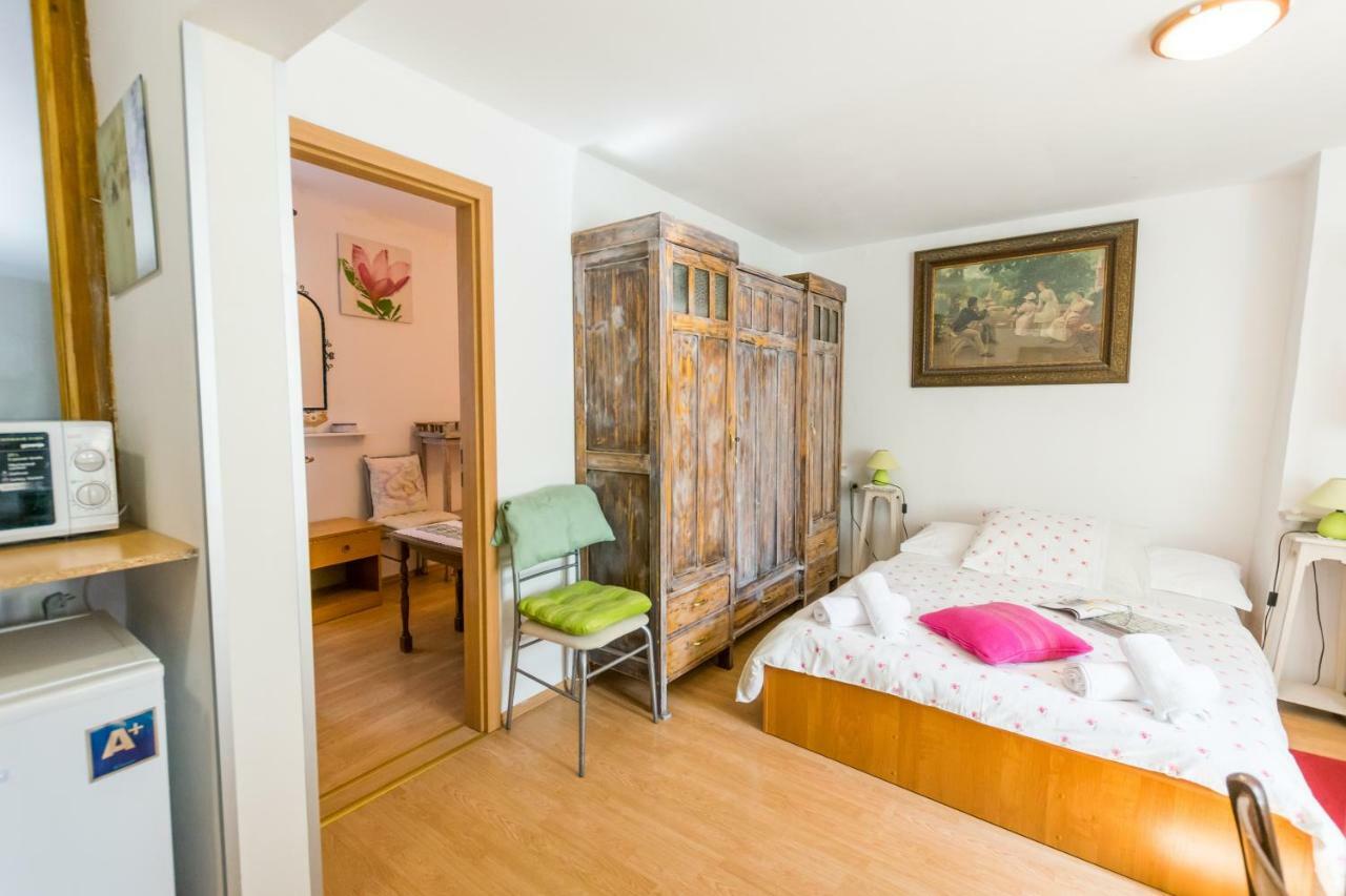 Beautiful Rustical Apt Ana In The Heart Of Rovinj Exterior photo