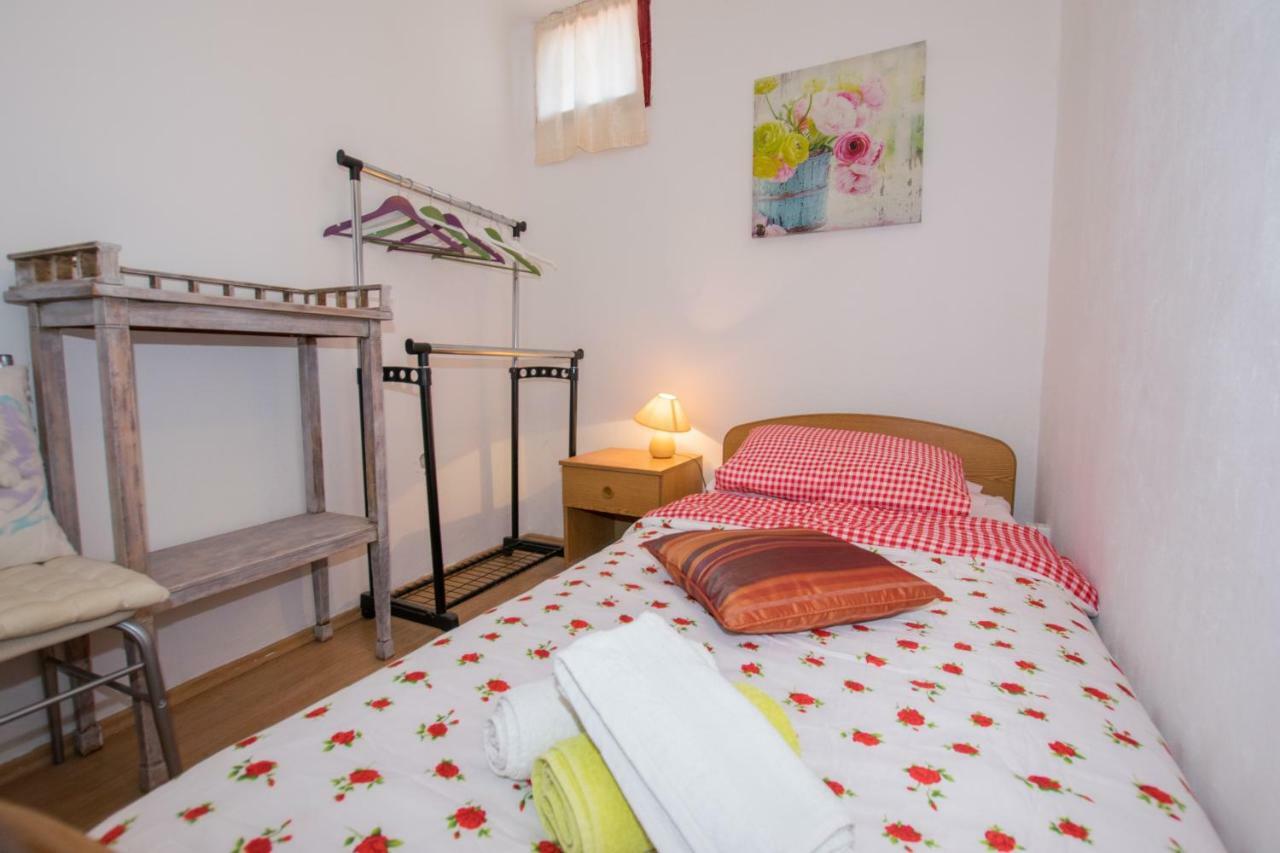 Beautiful Rustical Apt Ana In The Heart Of Rovinj Exterior photo