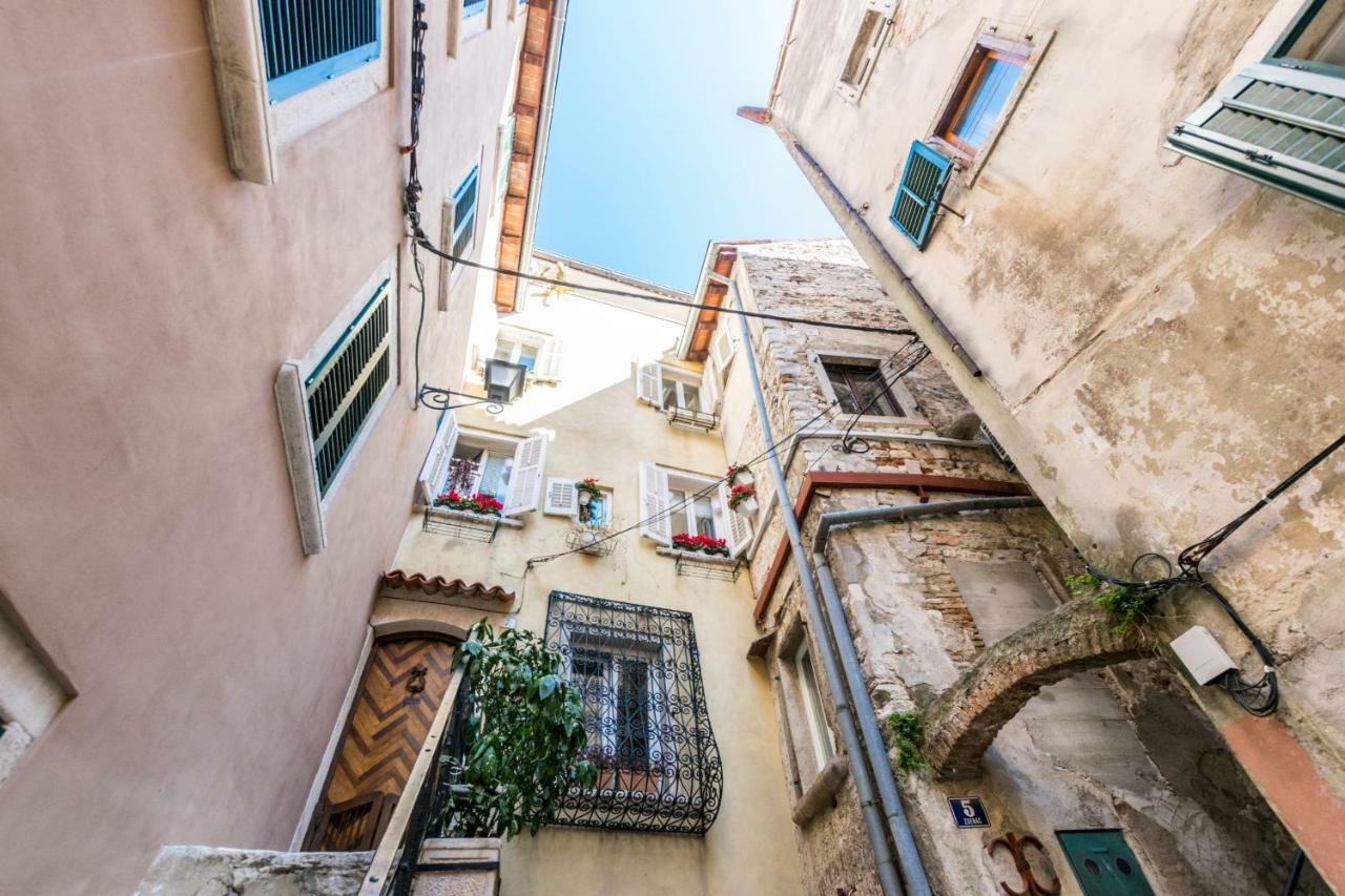 Beautiful Rustical Apt Ana In The Heart Of Rovinj Exterior photo