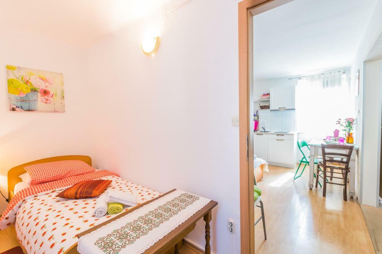 Beautiful Rustical Apt Ana In The Heart Of Rovinj Exterior photo